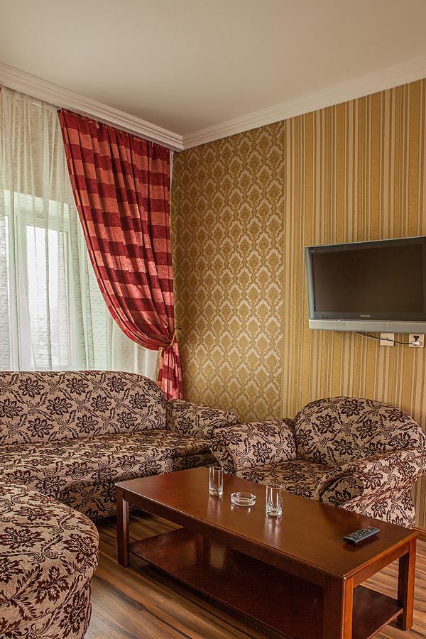 Hotel Topaz Астана Экстерьер фото